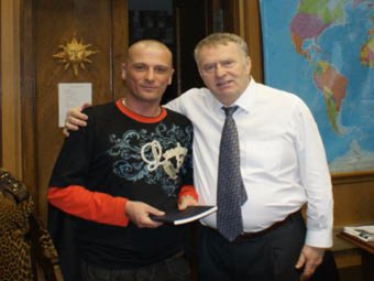 На фото главред ИА «Эхо СЕВЕРА» Илья Азовский и лидер ЛДПР Владимир Жириновский.