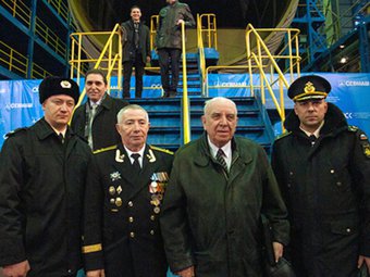 Фото с сайта defendingrussia. Владимир Николаевич Пялов второй справа. 2015 год. 