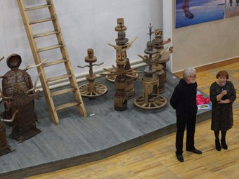 Сергей Сюхин на своей выставке «Врата памяти».